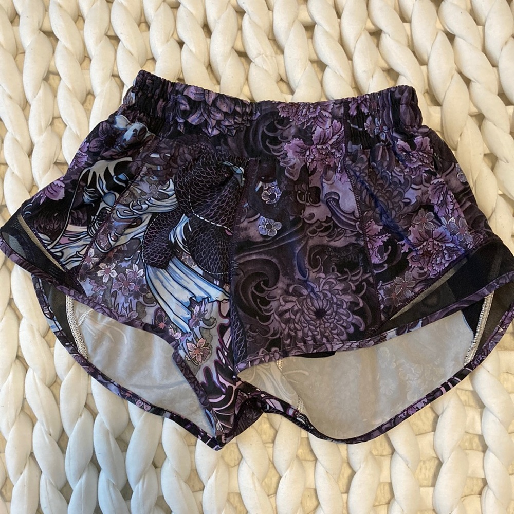 EUC Lululemon hotty hot shorts